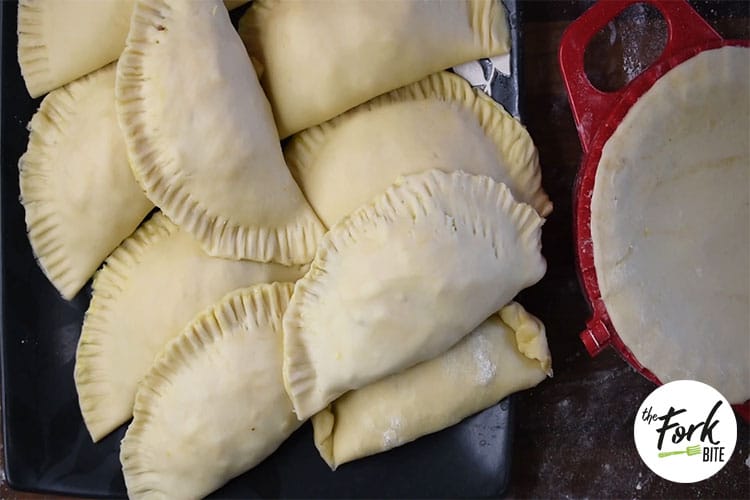 Heat the oven to 400 degrees, if you are baking the empanadas. Brush the empanadas with oil / egg wash prior to baking, and bake for 10-15 minutes.