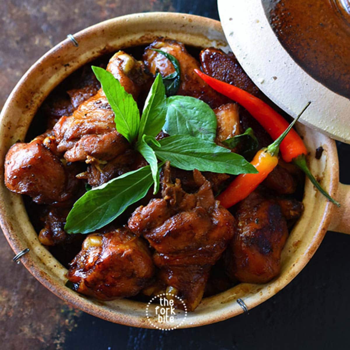 One of my favorites classic Taiwanese dish and it's called 3 Cup Chicken. It's sweet and savory at the same time with a hint of spice and the aroma of basil leaves.