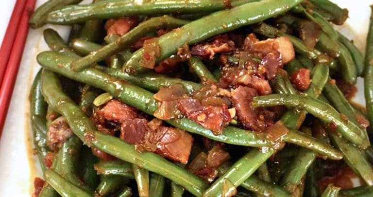 These Stir Fry Green Beans are so easy to make and so addictively yum. Loaded with chilies, crispy bacon, and garlic which is a great takeout fakeout.