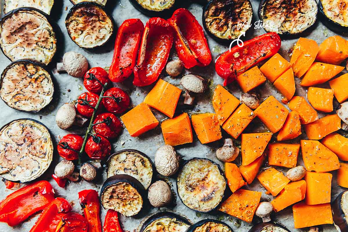 I love roasted veggies. They are tasty and easy to make. Whenever I want to combine roasted vegetables with mac and cheese, I make sure they have more flavor so that they can cut through the richness of the pasta and cheese.