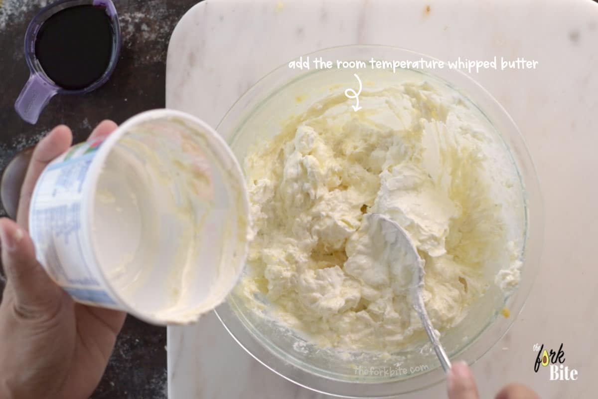 Gradually add the room temperature whipped butter and combine them with a spatula by folding.