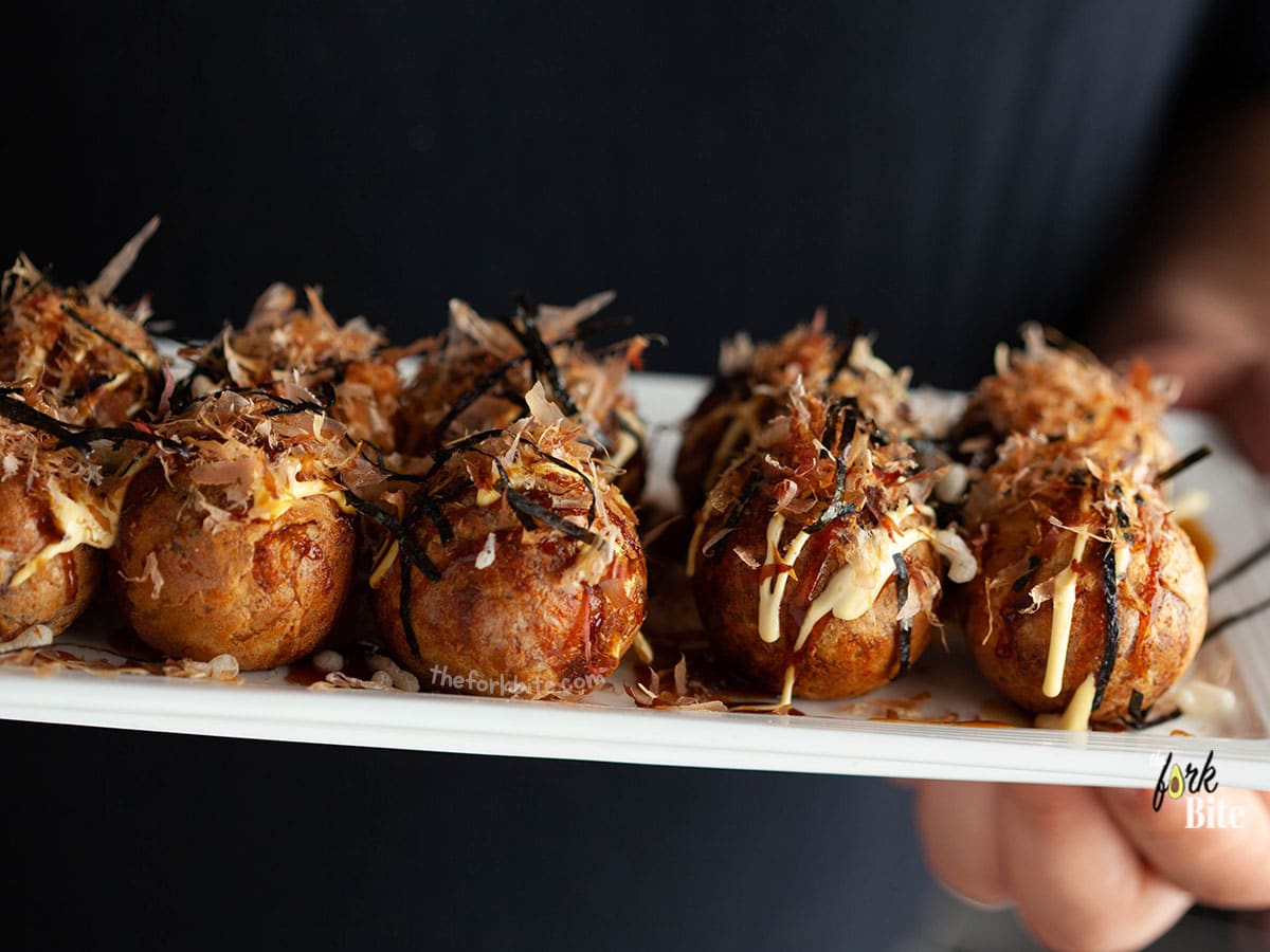 Takoyaki tastes much like Japanese pizza, or “okonomiyaki.” It has a high level of moisture, which lends to the fact that it is also very soft. As you chew it, it almost seems to melt inside of your mouth
