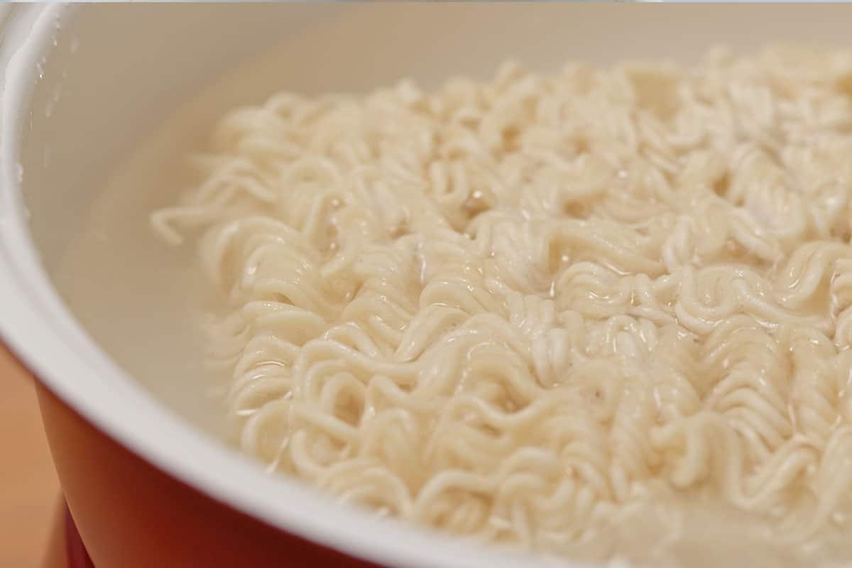 Place the noodles into a microwave-safe dish and pour in enough water to immerse.