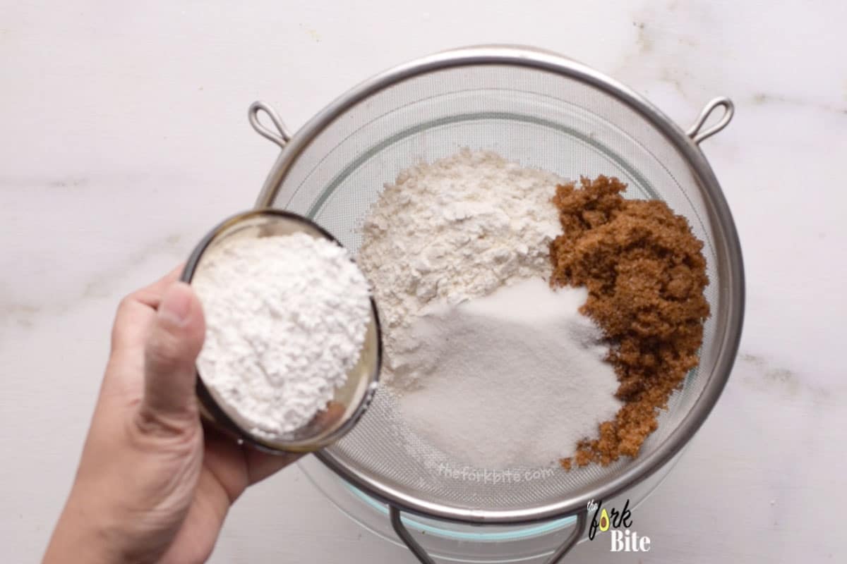 Take the flour, salt, and baking powder in a medium bowl and whisk. Once thoroughly combined, set it aside for now.