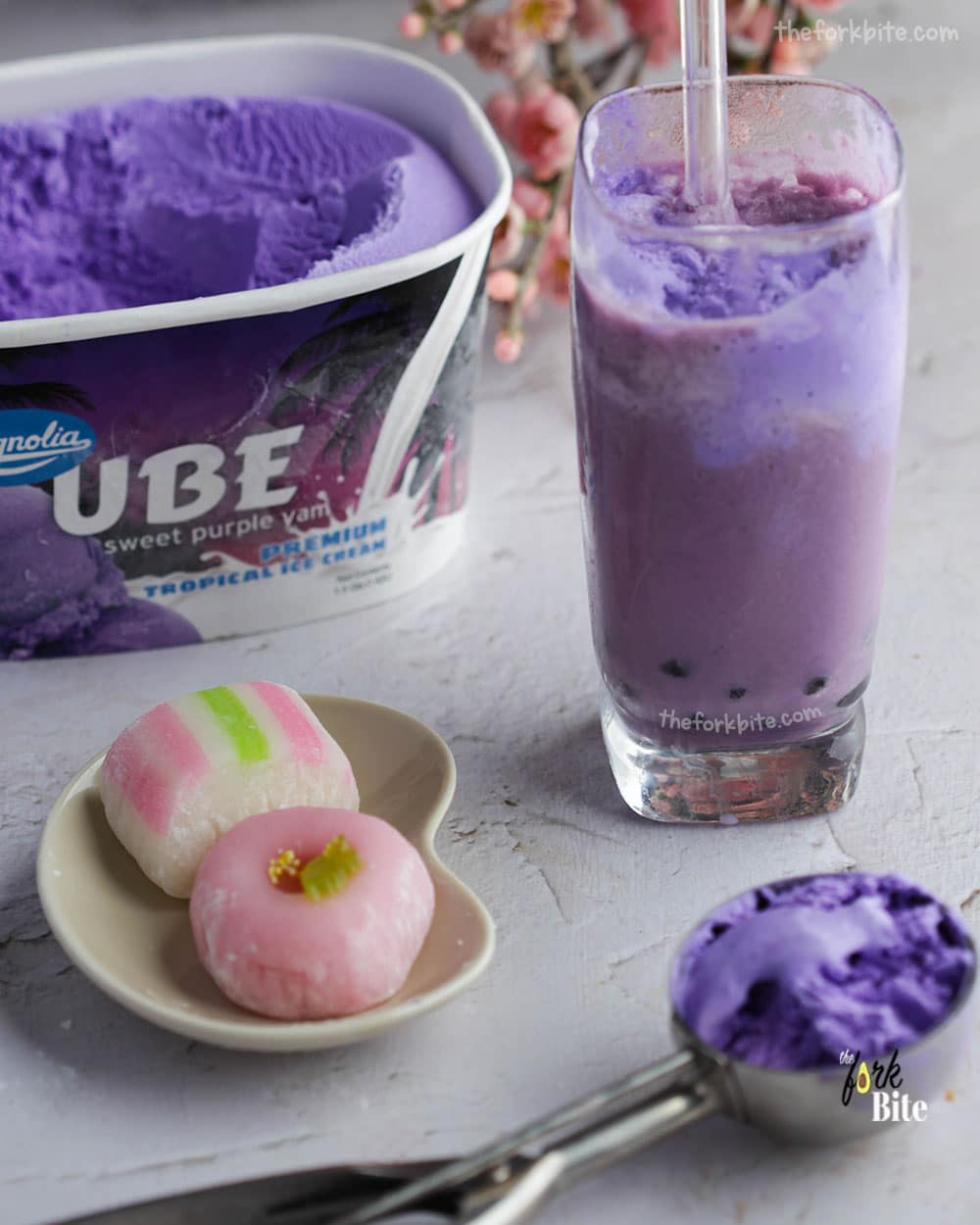 Often referred to simply as “taro milk tea,” this is an ube boba tea with milk dependent upon taro for its flavoring. It may be created using extracts or made from scratch.