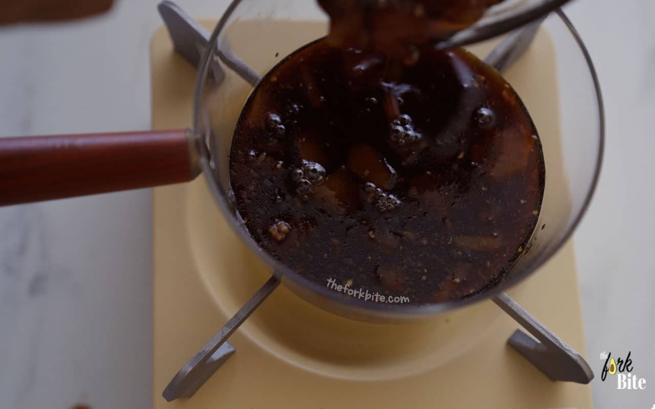 in a small saucepan, pour the remaining marinade Teriyaki sauce. Lower the heat and cook for around five to seven minutes until it reaches a nice thick consistency.