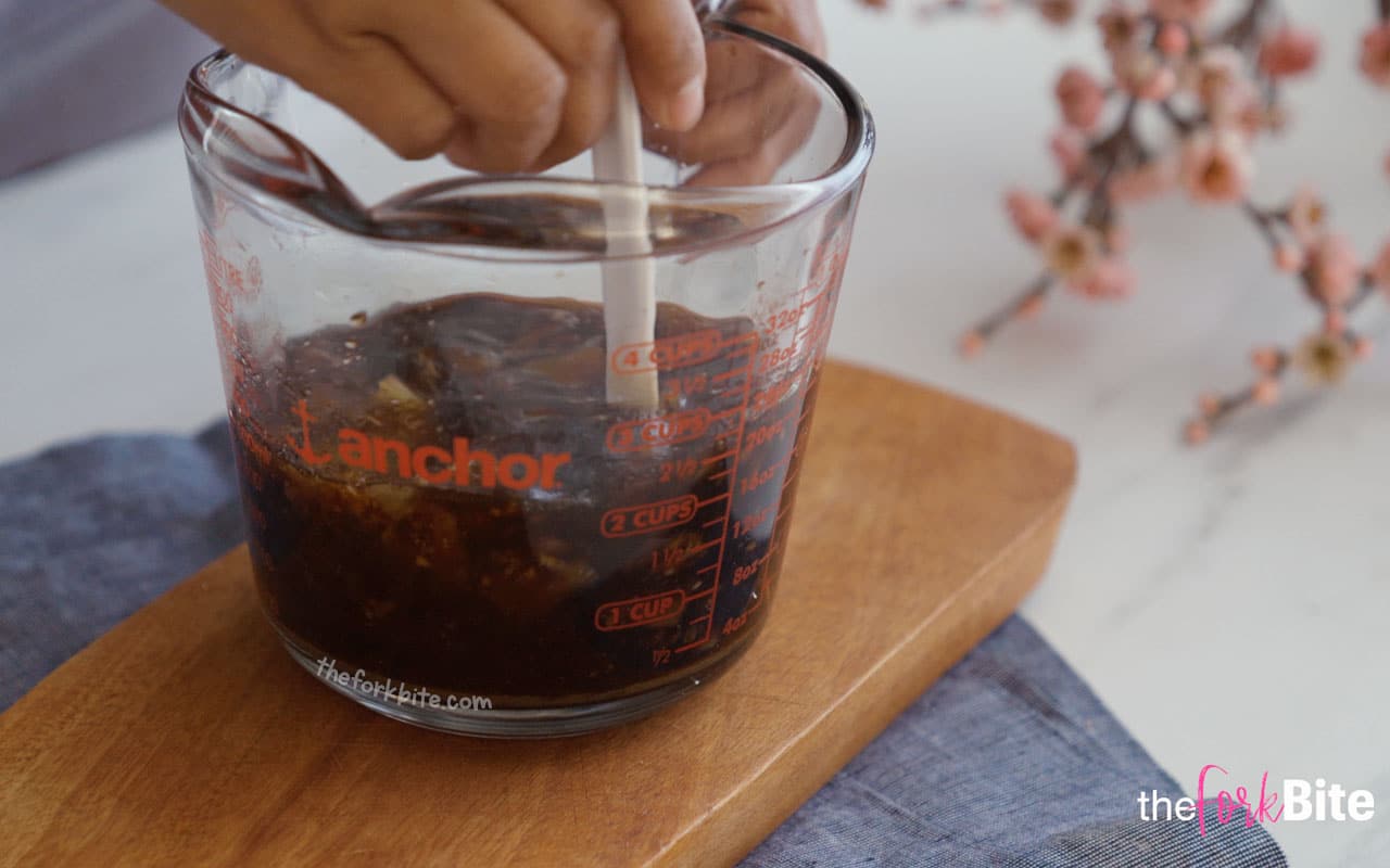 In a separate bowl, mix the ½ cup of pineapple juice, garlic, ginger, brown sugar, soy sauce, and pineapple chunks. Mix it nicely and set it aside.