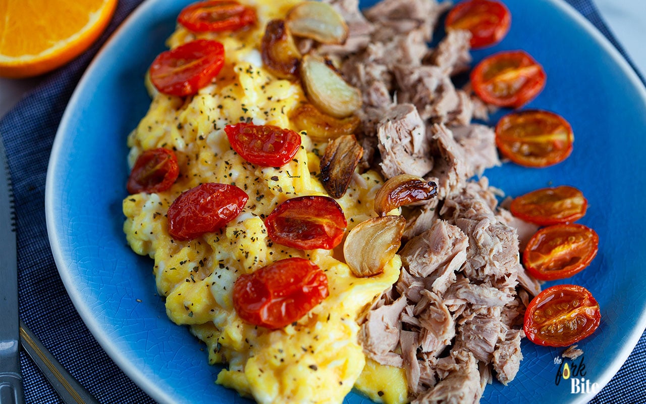 The trick is to turn the heat off before the eggs are completely cooked, and the reason is that when you remove them from the heat, they will continue to cook for a few more seconds.