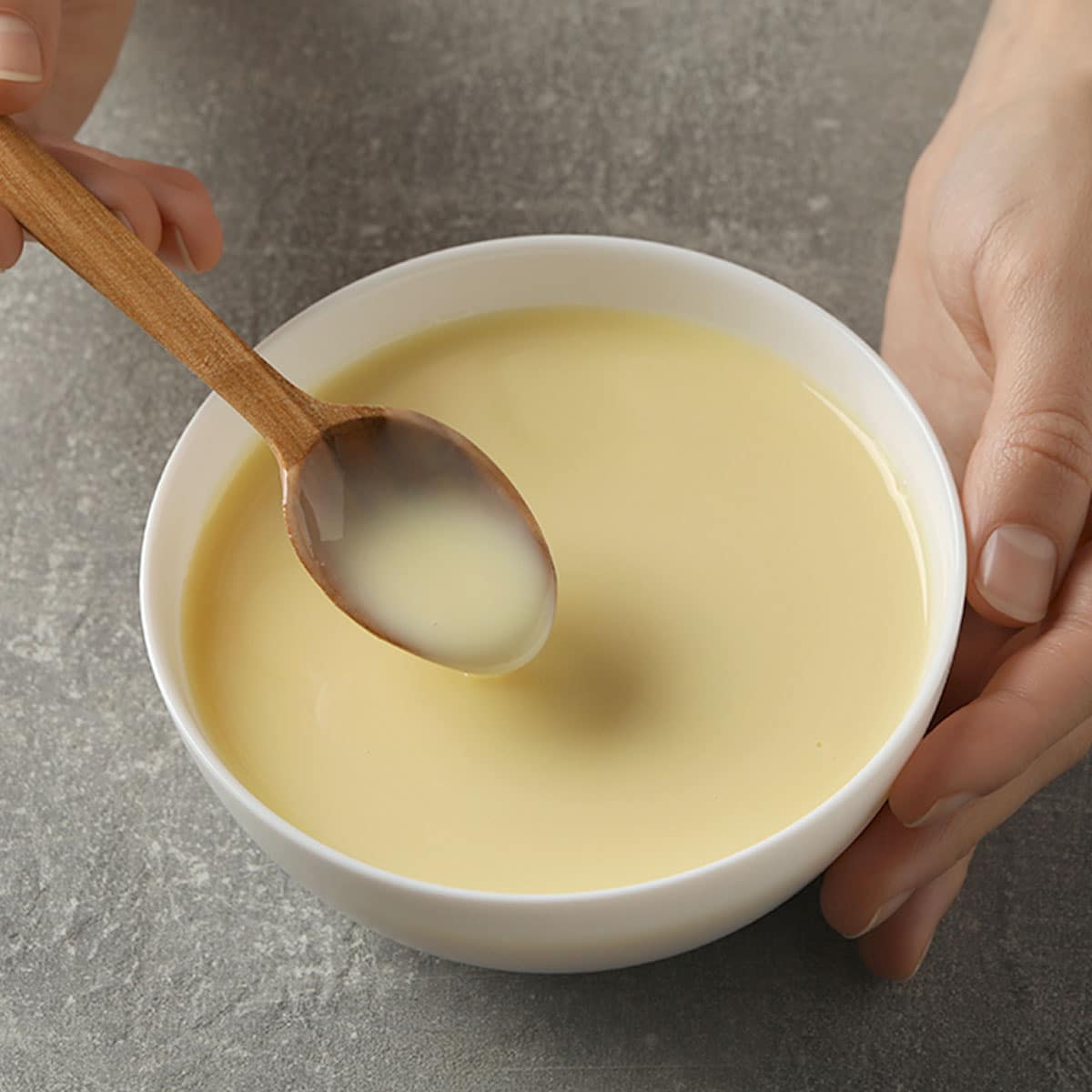 Freezing evaporated milk is a simple process that will only take you a few minutes at the most. The important thing is to know which recipes you will be using your frozen evap in.