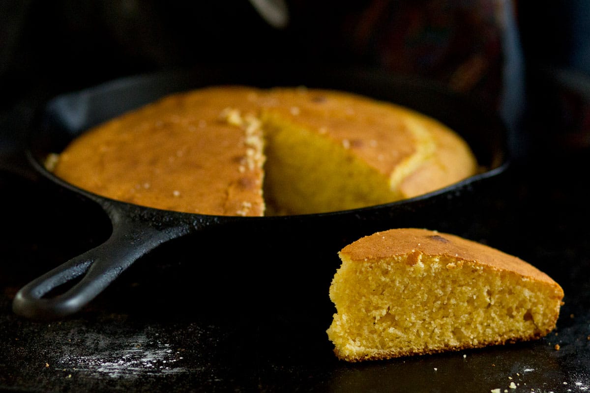 Baked cornbread is a favorite with Americans in southern and southwestern states. It is made by combining cornmeal with buttermilk (or ordinary cows’ milk), eggs, and flour.