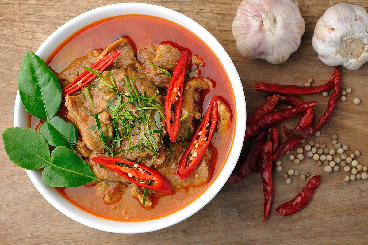 Thanks to the roasted peanuts ground into the curry paste, the Thai Panang curry variant has a great nutty taste. This curry has a more mellow flavor thanks to its delicious coconut base.