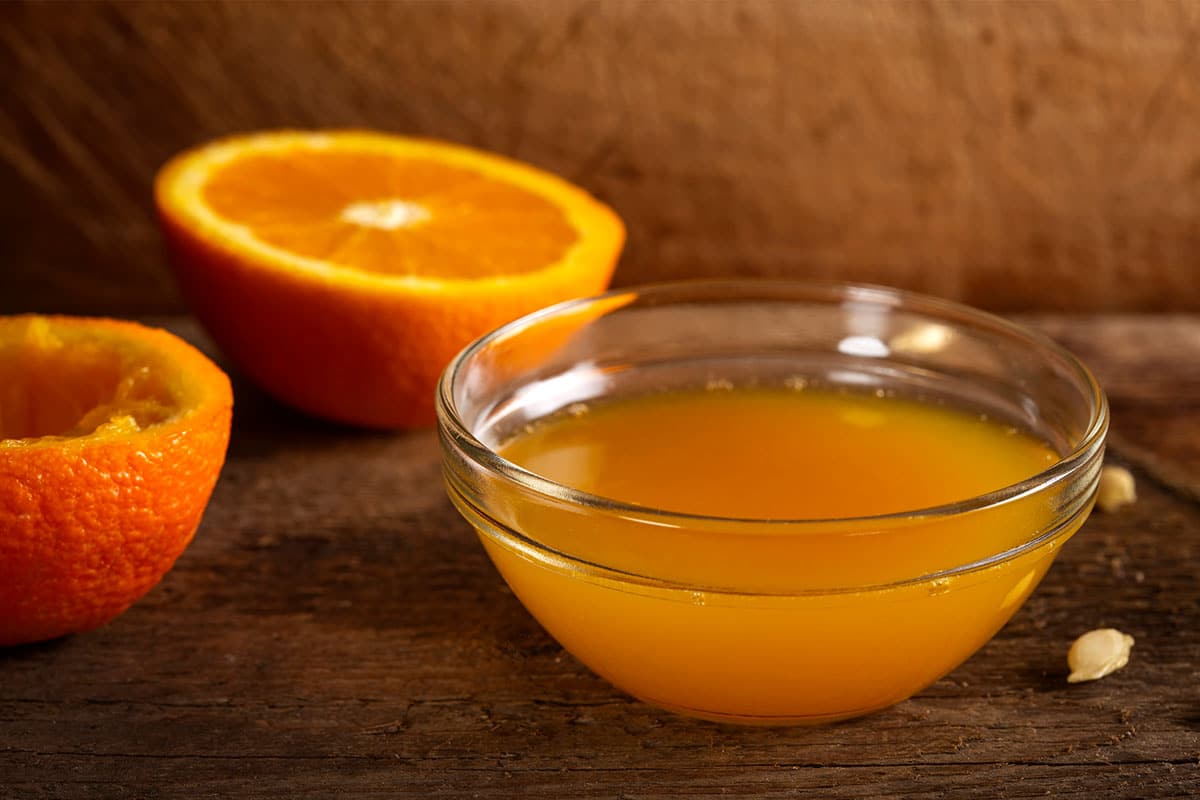 Using orange juice works well with baked goods or as a glaze or filling. It’s also perfectly acceptable to use in vinaigrettes, salad dressings, and dips.