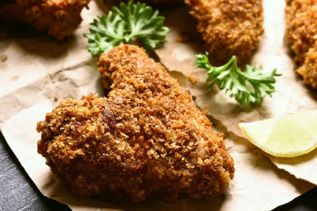 Breaded chicken is great food for dinners and parties but can be very disappointing when the coating falls off, taking most of the gorgeous crispiness.