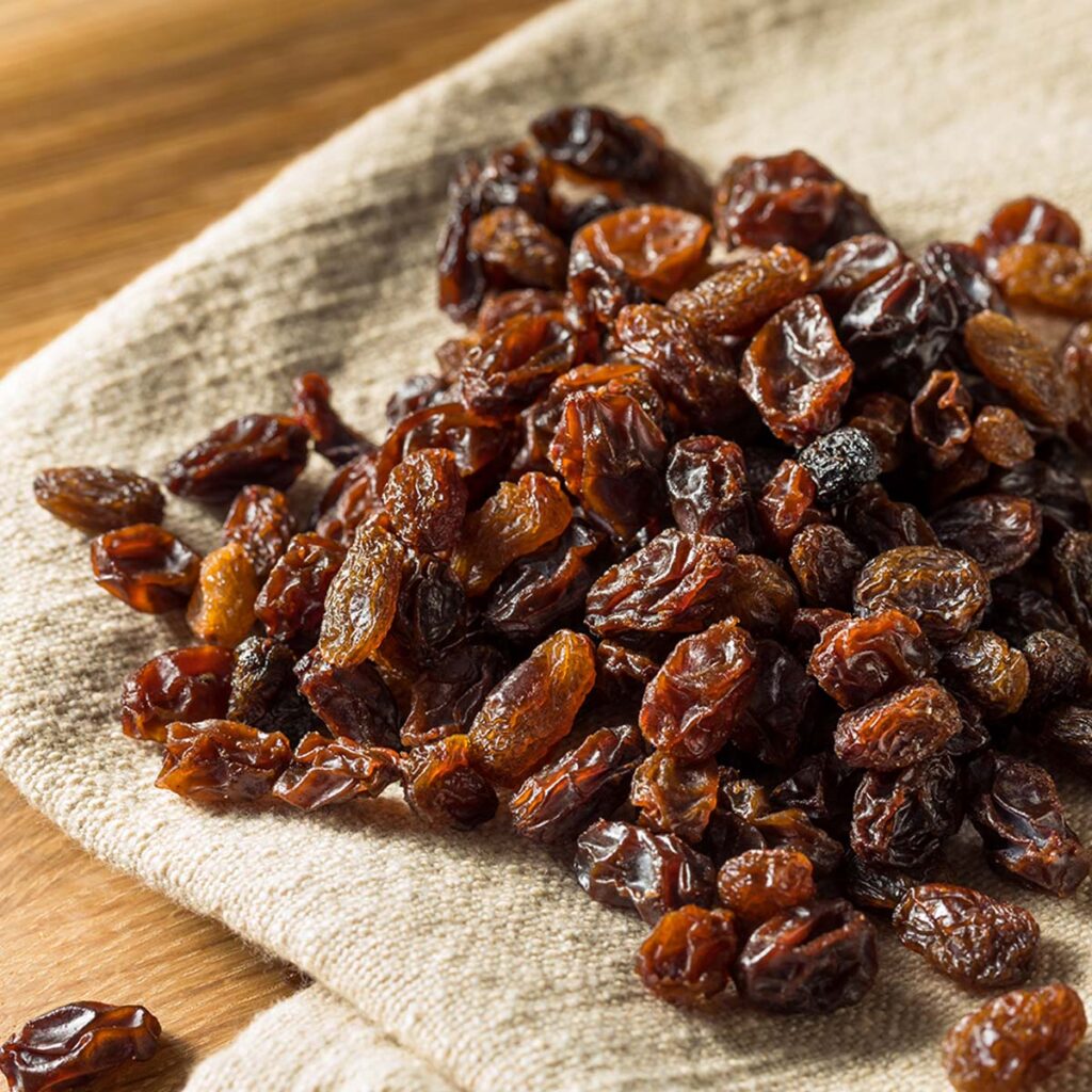 Muscat raisins have a fruity flavor and are large, oversized, charred, dark, and meaty. 