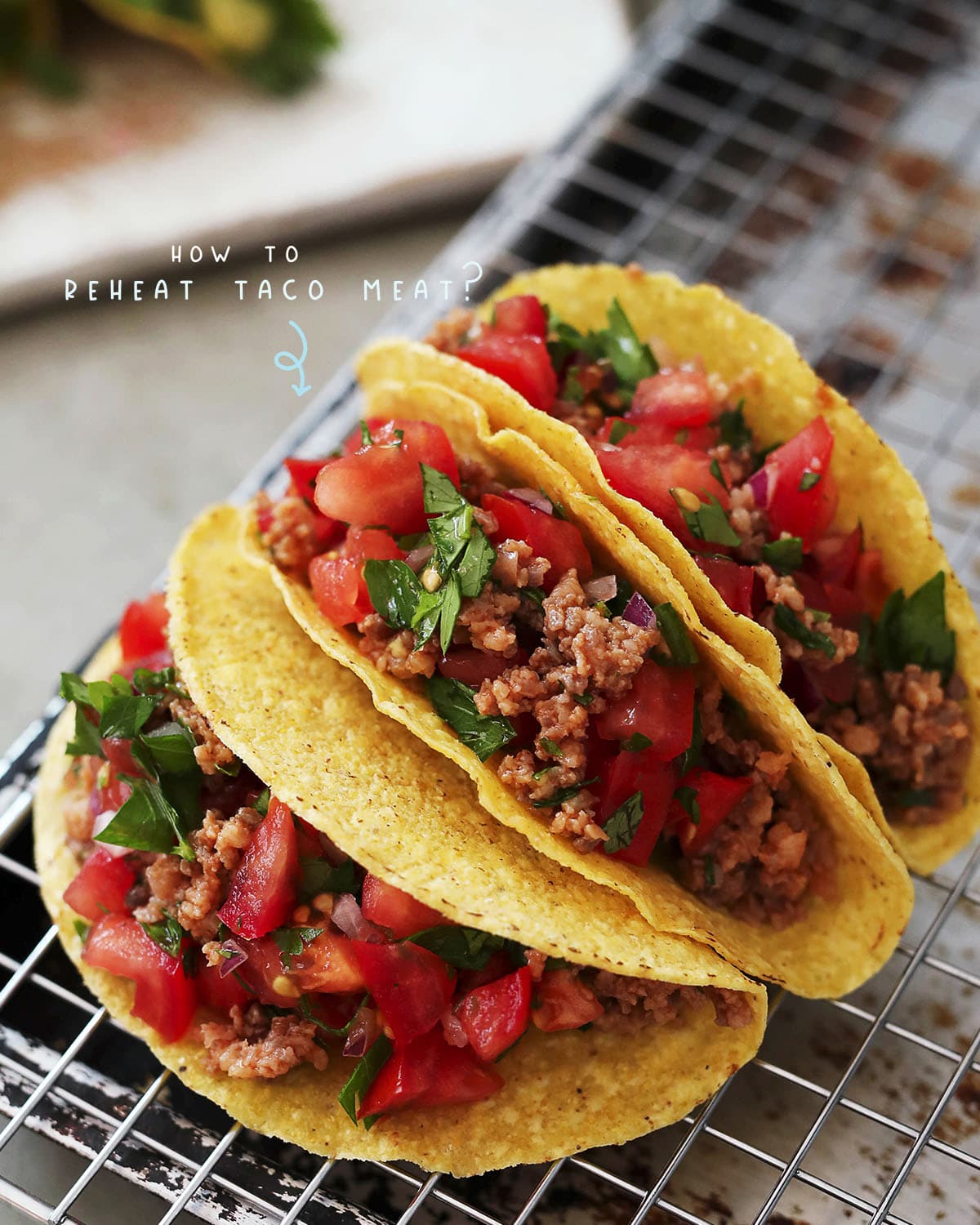 Reheating meat on too high of a heat can cause it to dry out. Because high heat causes the mixture to lose moisture, it's best to reheat taco meat on low or moderate heat.