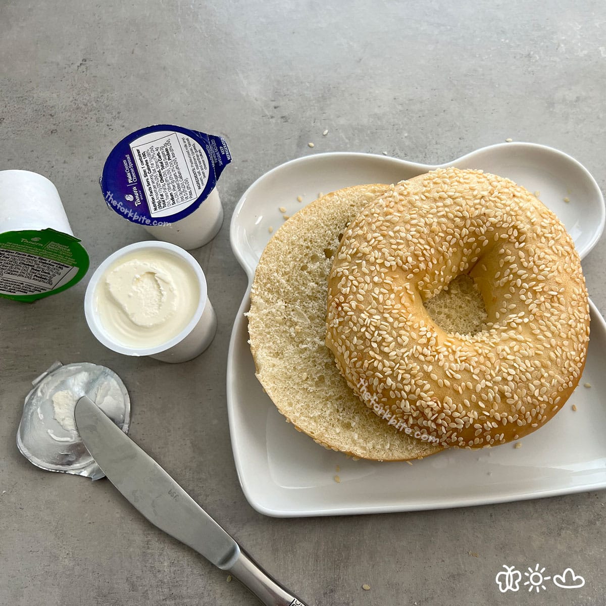 There are many different types of cream cheese on the market, and it can be confusing to know which one to choose. Cream cheese is also a subject of debate regarding spreadability.