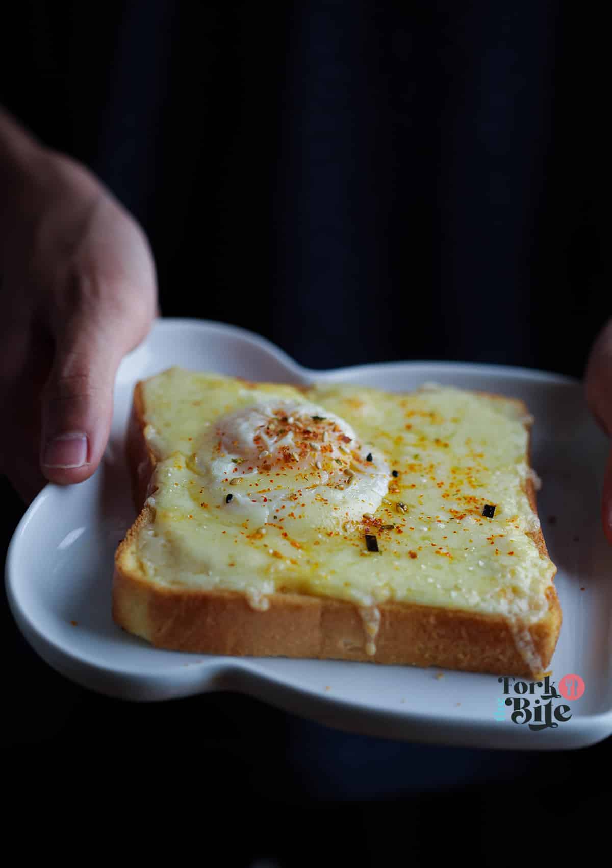 Eggs in a basket, also known as "toad in a hole," "egg in a hole," or "bird's nest," is a simple and delicious breakfast dish. Traditionally, it is made by cutting a hole in a slice of bread and frying an egg in the center.