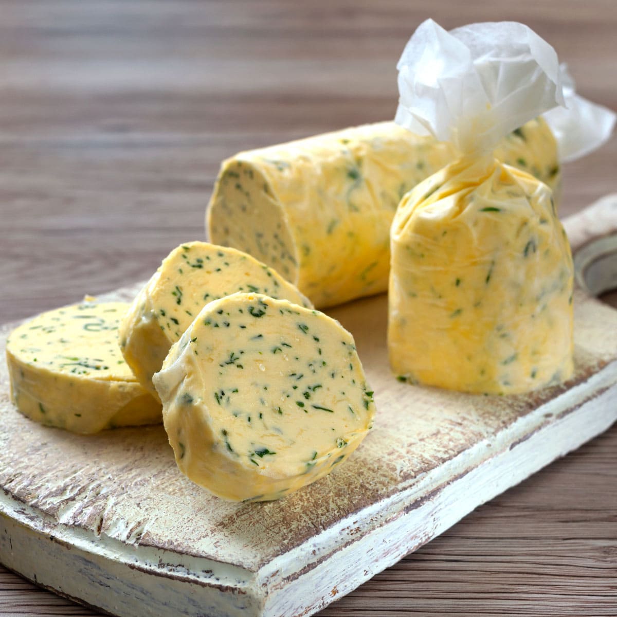 Looking to add a savory and herbaceous twist to your meals? Try making your own Cheesecake Factory butter! This compound butter recipe is simple to make and can be customized to suit your taste preferences.