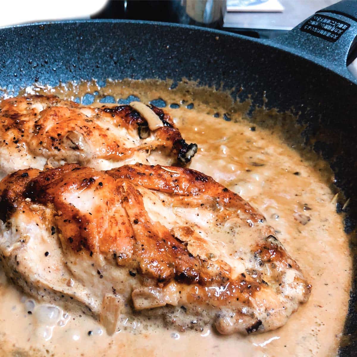 Discover this mouthwatering Smothered Chicken Texas Roadhouse recipe, packed with juicy chicken, savory bacon, sautéed vegetables, and creamy sauce for a satisfying meal your family will love.