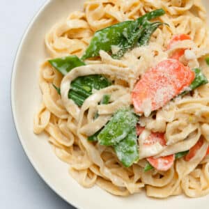 Looking for a copycat recipe for J Alexander's famous Rattlesnake Pasta? Look no further! Our step-by-step guide will show you how to recreate this delicious dish at home, complete with creamy Alfredo sauce, tender chicken, and spicy jalapeños.